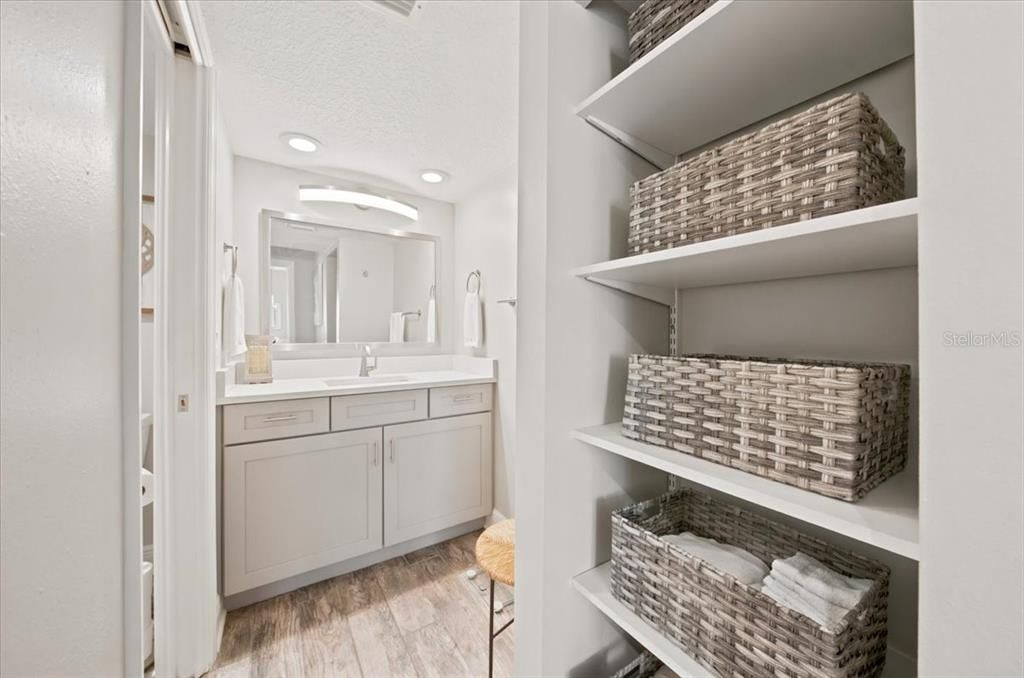 For Sale: $350,000 (2 beds, 2 baths, 1095 Square Feet)