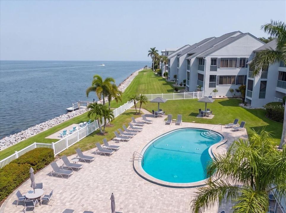 For Sale: $350,000 (2 beds, 2 baths, 1095 Square Feet)