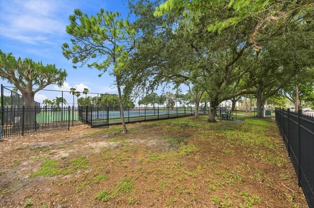 For Sale: $350,000 (2 beds, 2 baths, 1095 Square Feet)