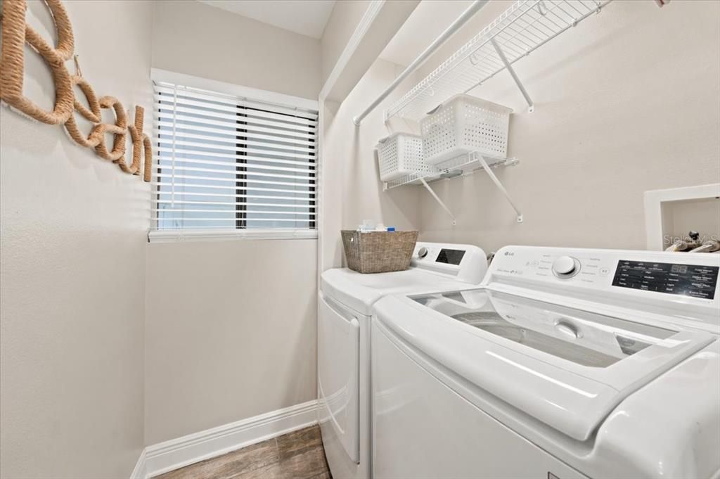 For Sale: $350,000 (2 beds, 2 baths, 1095 Square Feet)