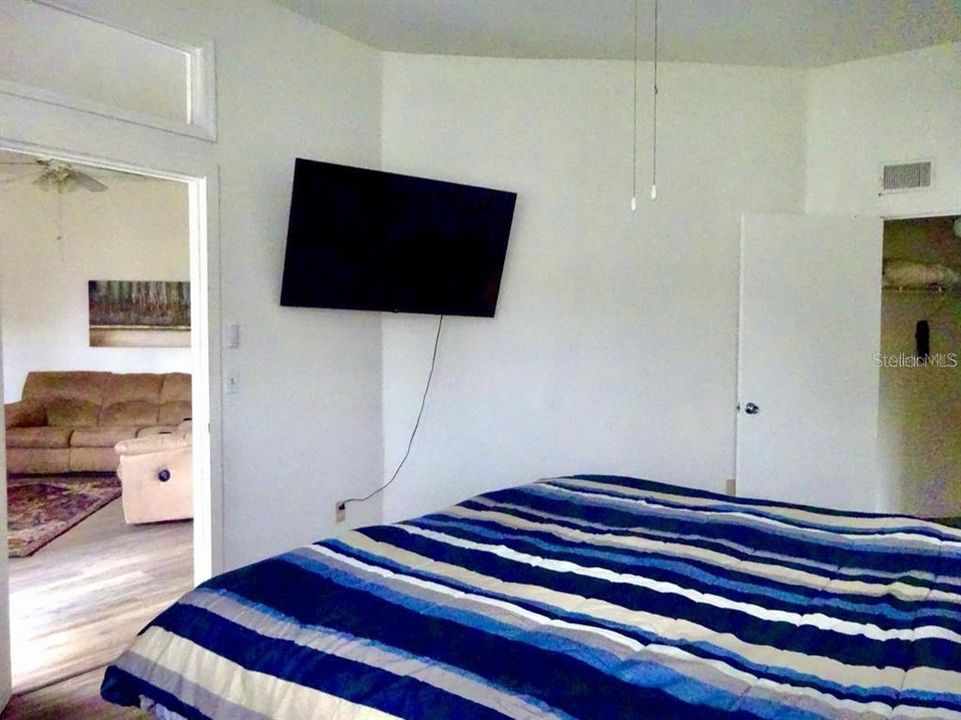 For Sale: $248,000 (3 beds, 2 baths, 1466 Square Feet)