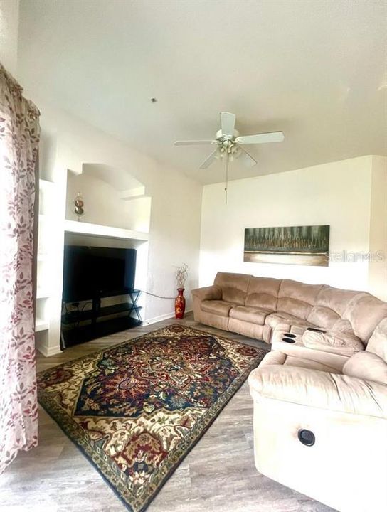 For Sale: $248,000 (3 beds, 2 baths, 1466 Square Feet)