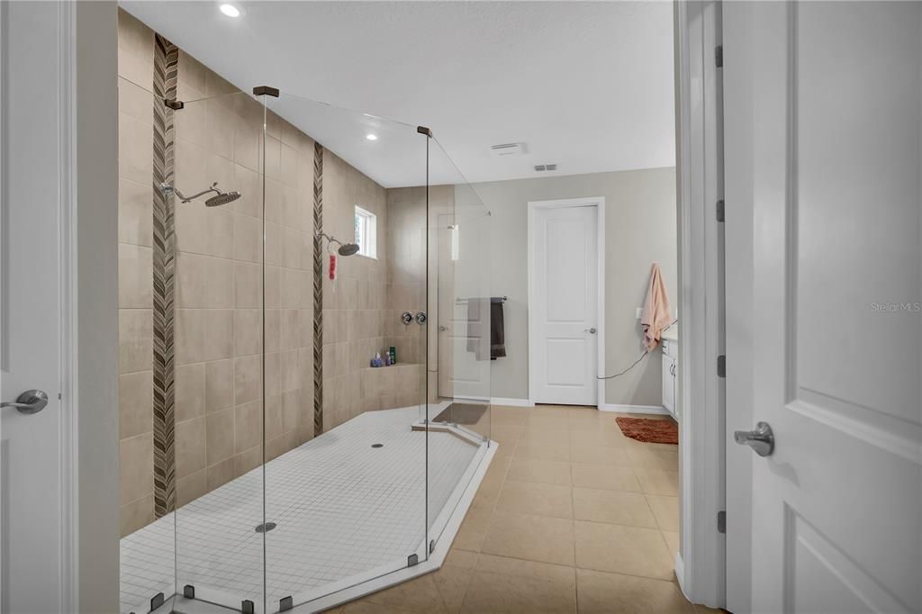 En Venta: $799,000 (5 camas, 4 baños, 3857 Pies cuadrados)