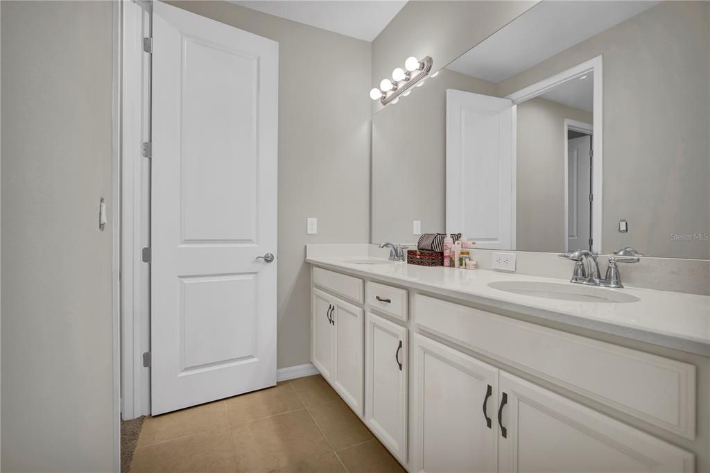 En Venta: $799,000 (5 camas, 4 baños, 3857 Pies cuadrados)