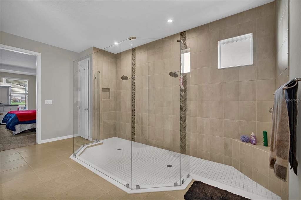 En Venta: $799,000 (5 camas, 4 baños, 3857 Pies cuadrados)