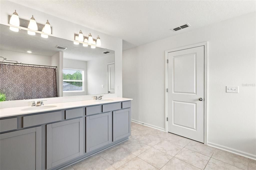 For Sale: $484,990 (5 beds, 3 baths, 3512 Square Feet)