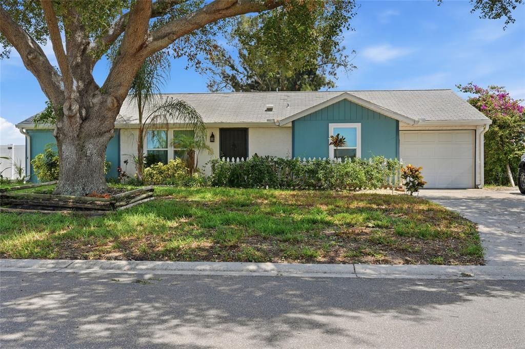 For Sale: $345,000 (2 beds, 2 baths, 1220 Square Feet)