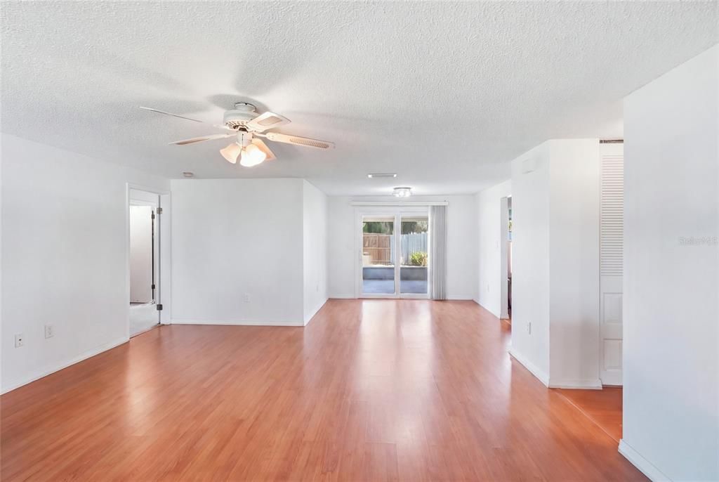 For Sale: $345,000 (2 beds, 2 baths, 1220 Square Feet)