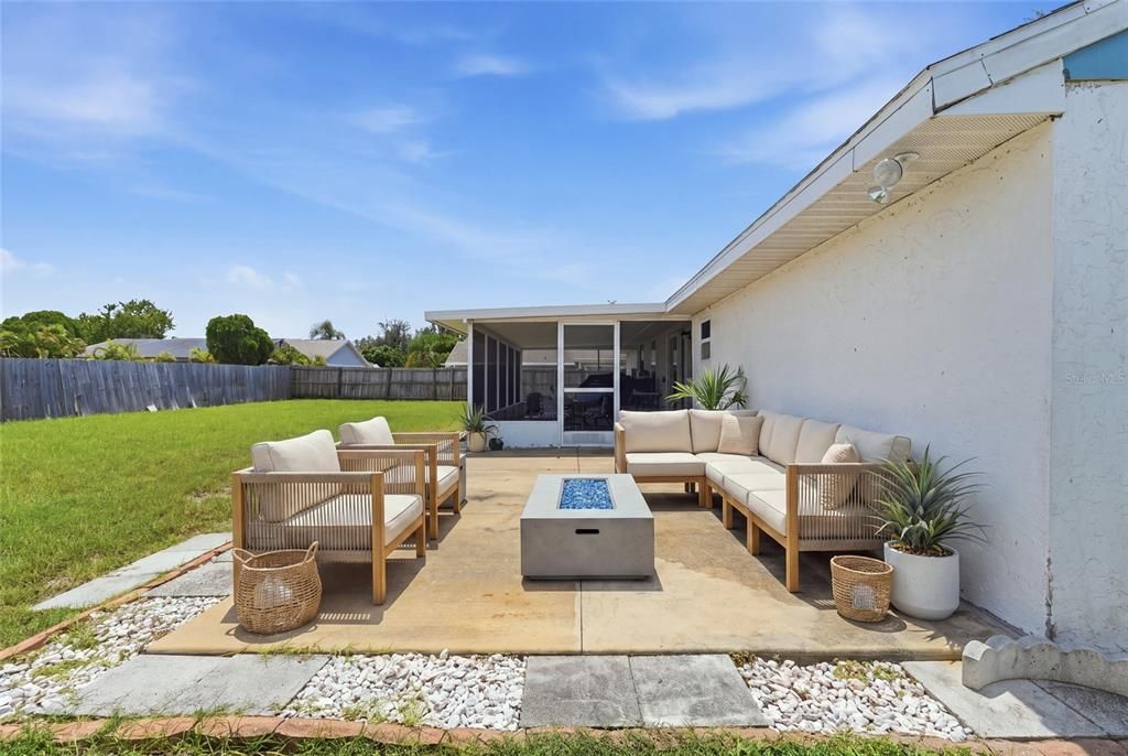 For Sale: $345,000 (2 beds, 2 baths, 1220 Square Feet)