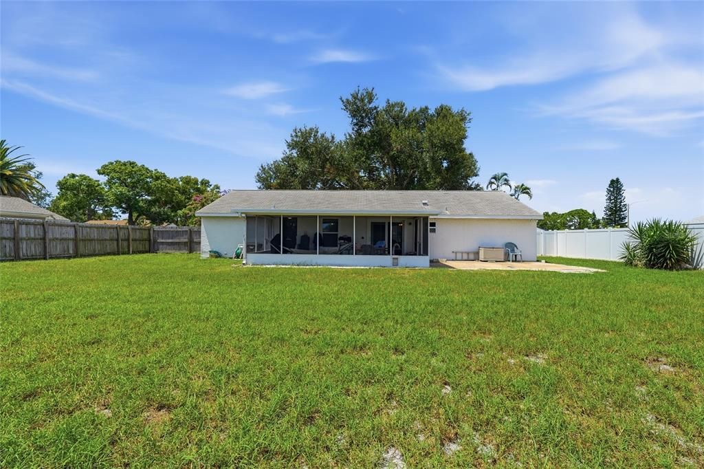 For Sale: $345,000 (2 beds, 2 baths, 1220 Square Feet)