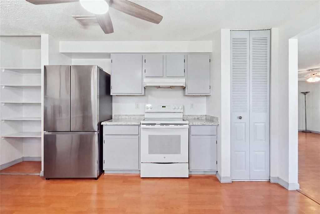 For Sale: $345,000 (2 beds, 2 baths, 1220 Square Feet)