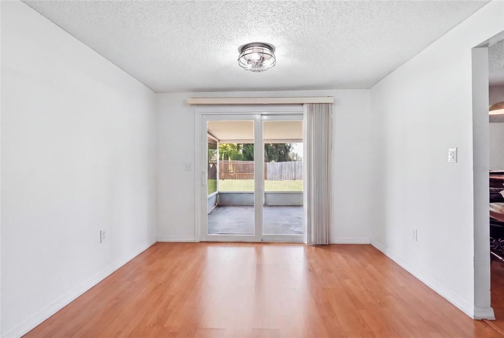 For Sale: $345,000 (2 beds, 2 baths, 1220 Square Feet)