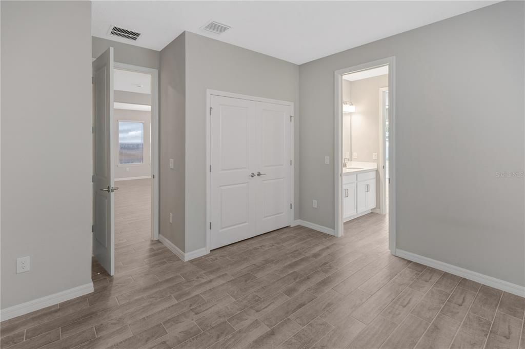 For Rent: $3,600 (5 beds, 4 baths, 3506 Square Feet)
