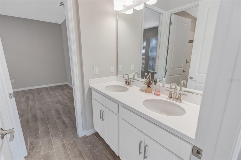 For Rent: $3,600 (5 beds, 4 baths, 3506 Square Feet)