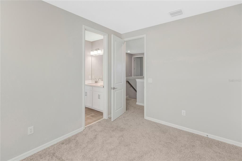 For Rent: $3,600 (5 beds, 4 baths, 3506 Square Feet)