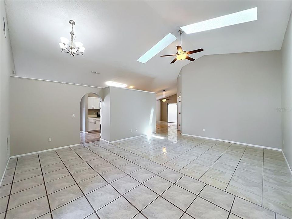 En Venta: $360,000 (3 camas, 2 baños, 1897 Pies cuadrados)