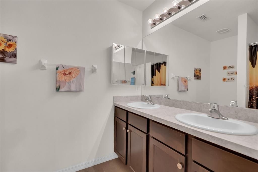 For Sale: $310,000 (3 beds, 2 baths, 1516 Square Feet)
