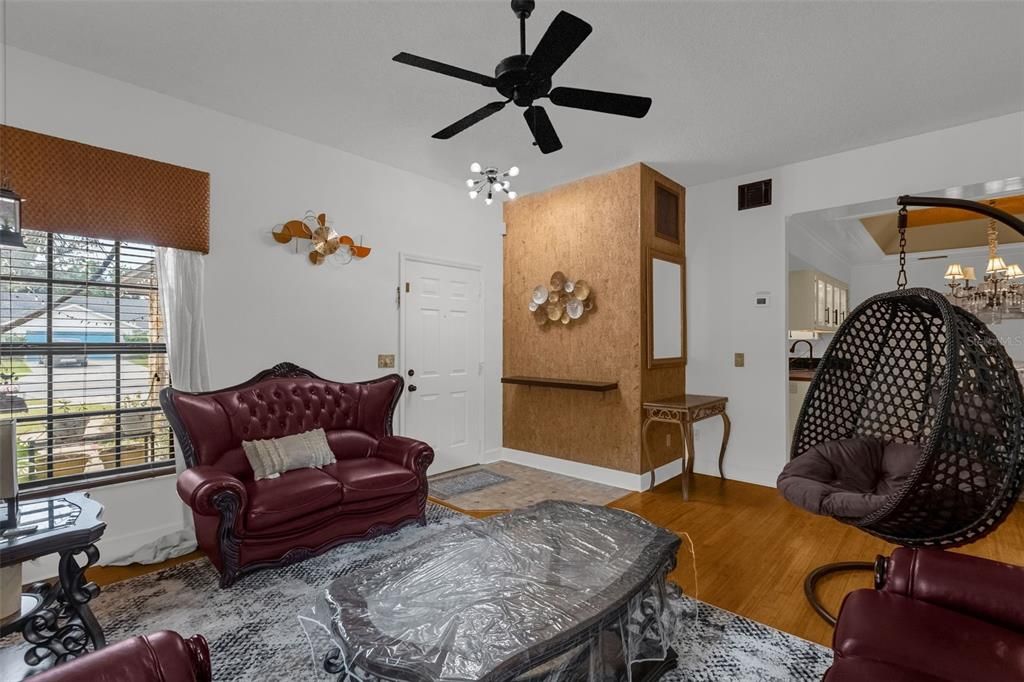 En Venta: $250,000 (3 camas, 2 baños, 1250 Pies cuadrados)