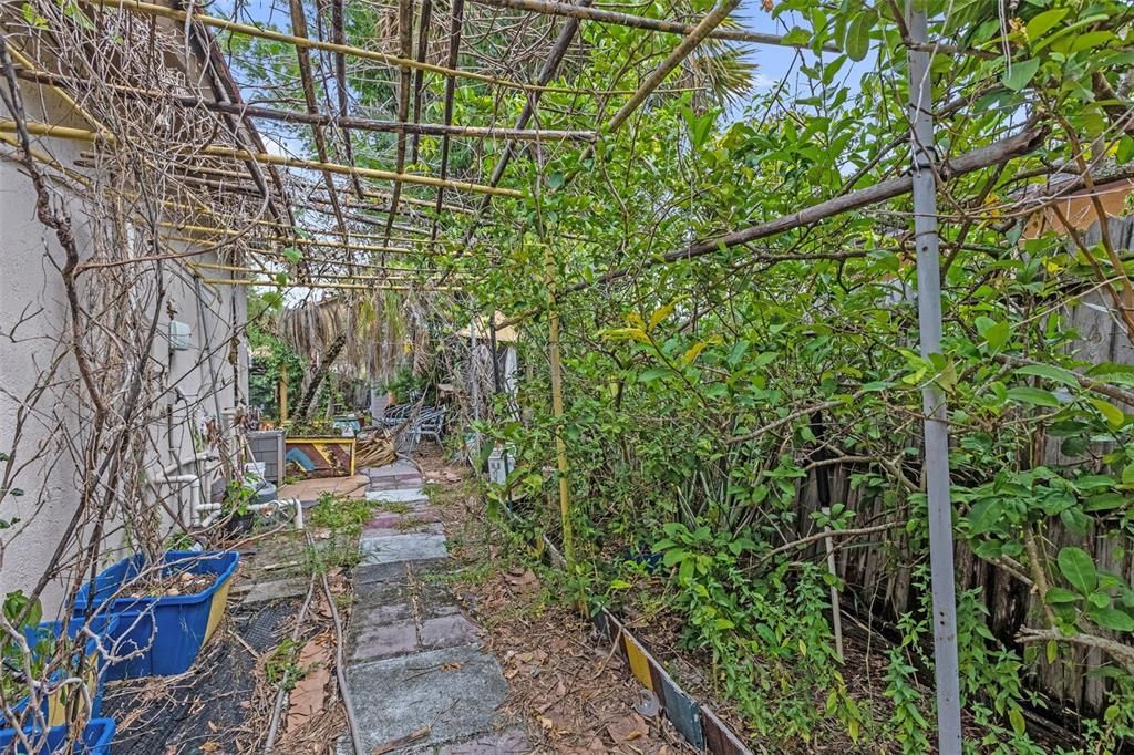 En Venta: $250,000 (3 camas, 2 baños, 1250 Pies cuadrados)
