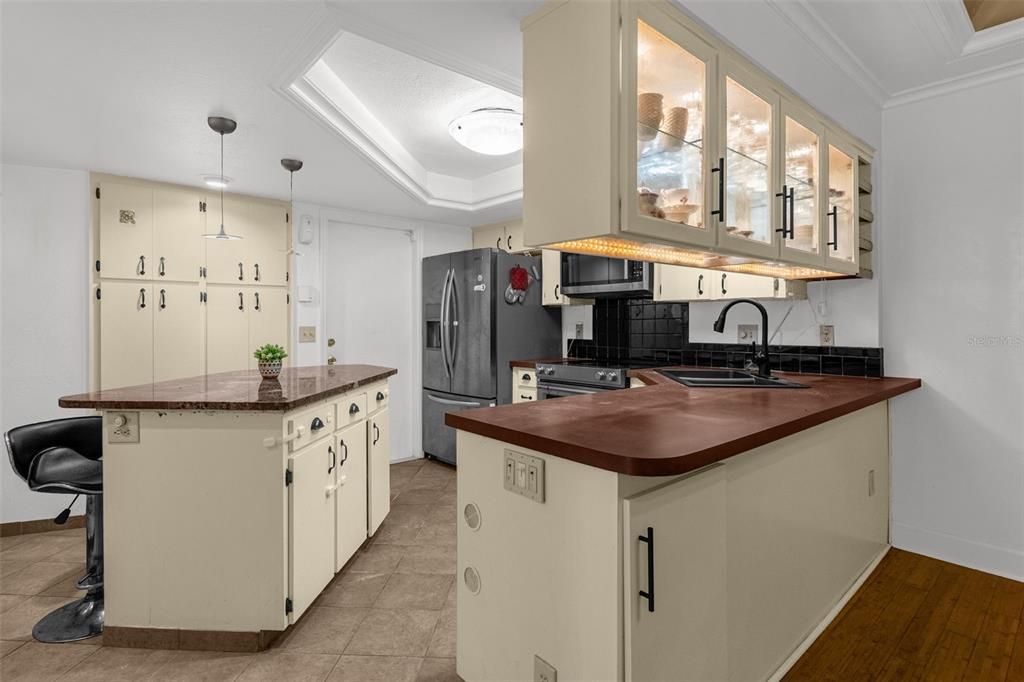 En Venta: $250,000 (3 camas, 2 baños, 1250 Pies cuadrados)