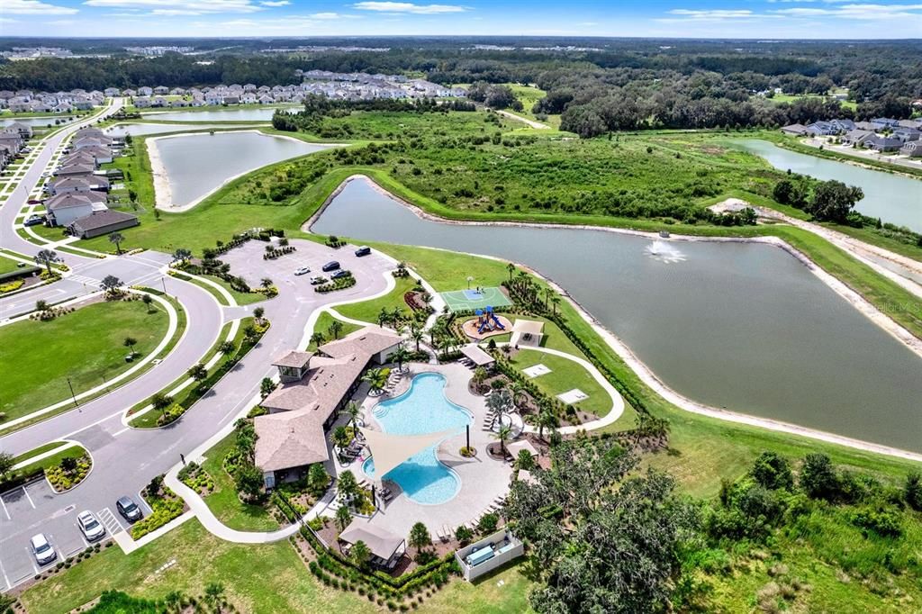 待售: $405,000 (5 贝兹, 3 浴室, 2453 平方英尺)