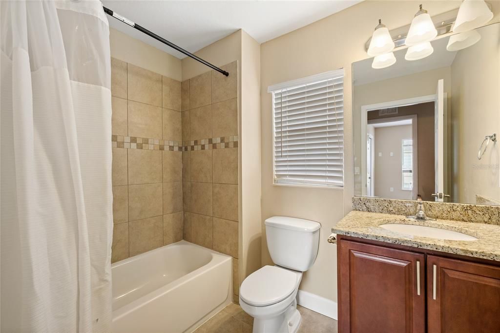 En Renta: $2,400 (3 camas, 2 baños, 1912 Pies cuadrados)