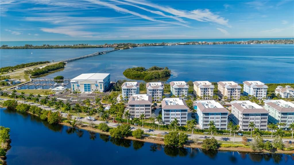 En Venta: $734,999 (3 camas, 3 baños, 1664 Pies cuadrados)
