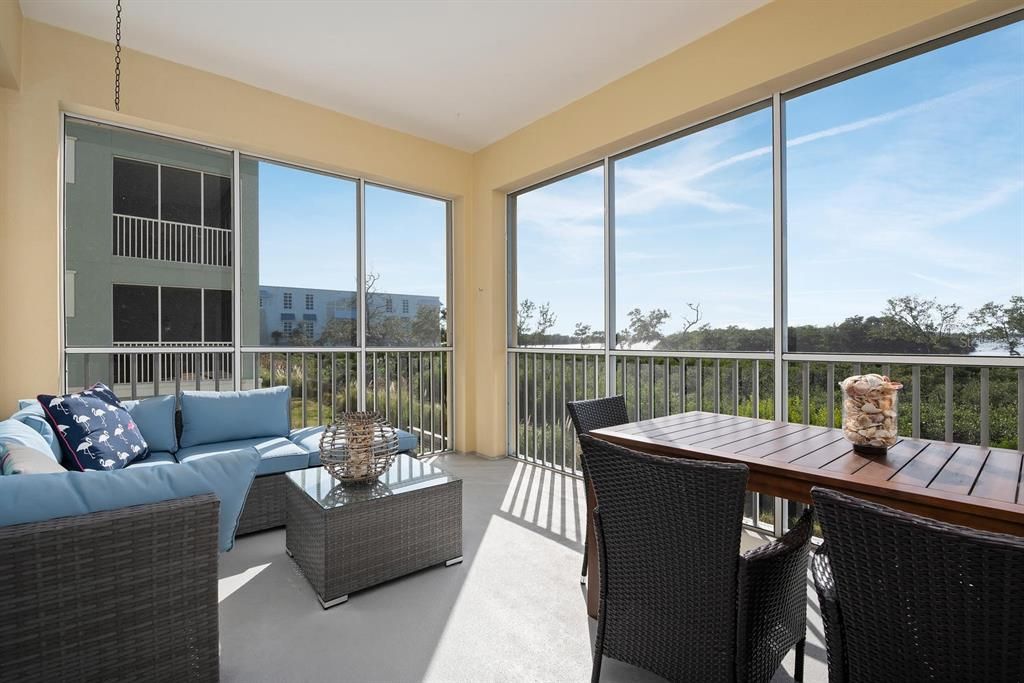 En Venta: $734,999 (3 camas, 3 baños, 1664 Pies cuadrados)