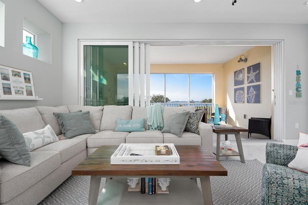 En Venta: $734,999 (3 camas, 3 baños, 1664 Pies cuadrados)