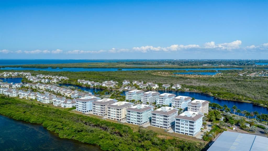 En Venta: $734,999 (3 camas, 3 baños, 1664 Pies cuadrados)