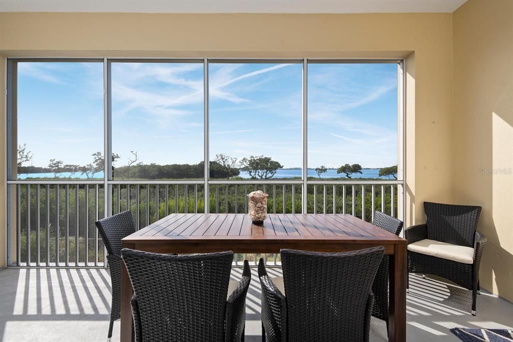 En Venta: $734,999 (3 camas, 3 baños, 1664 Pies cuadrados)