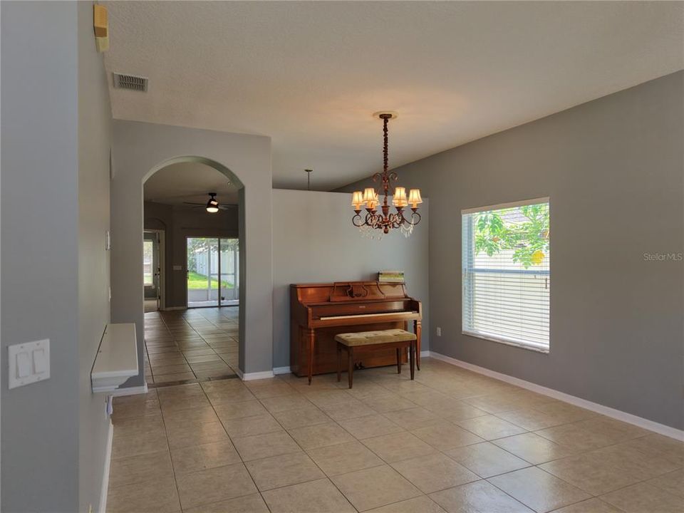 For Sale: $449,000 (4 beds, 2 baths, 1864 Square Feet)