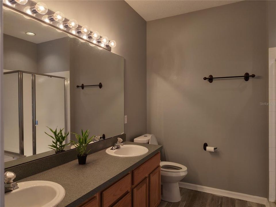 For Sale: $449,000 (4 beds, 2 baths, 1864 Square Feet)