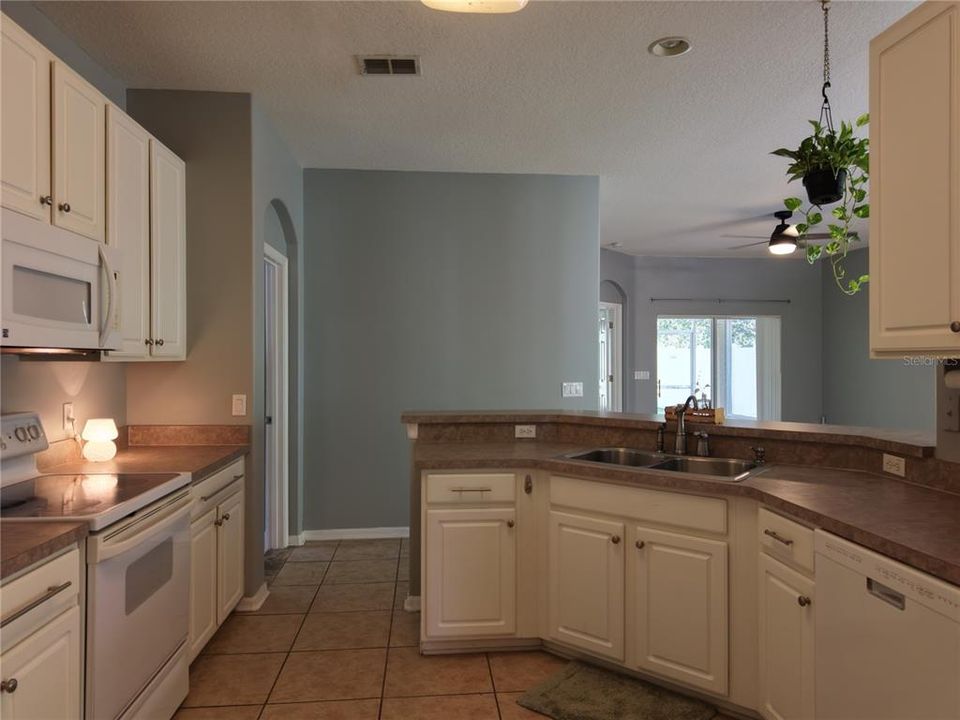 For Sale: $449,000 (4 beds, 2 baths, 1864 Square Feet)