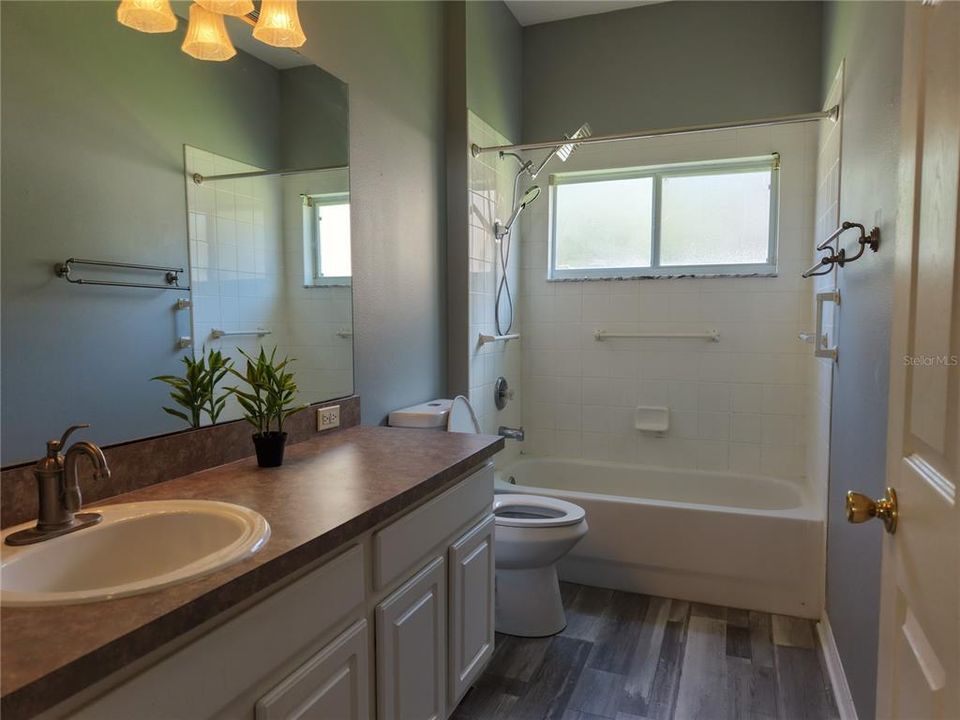 For Sale: $449,000 (4 beds, 2 baths, 1864 Square Feet)