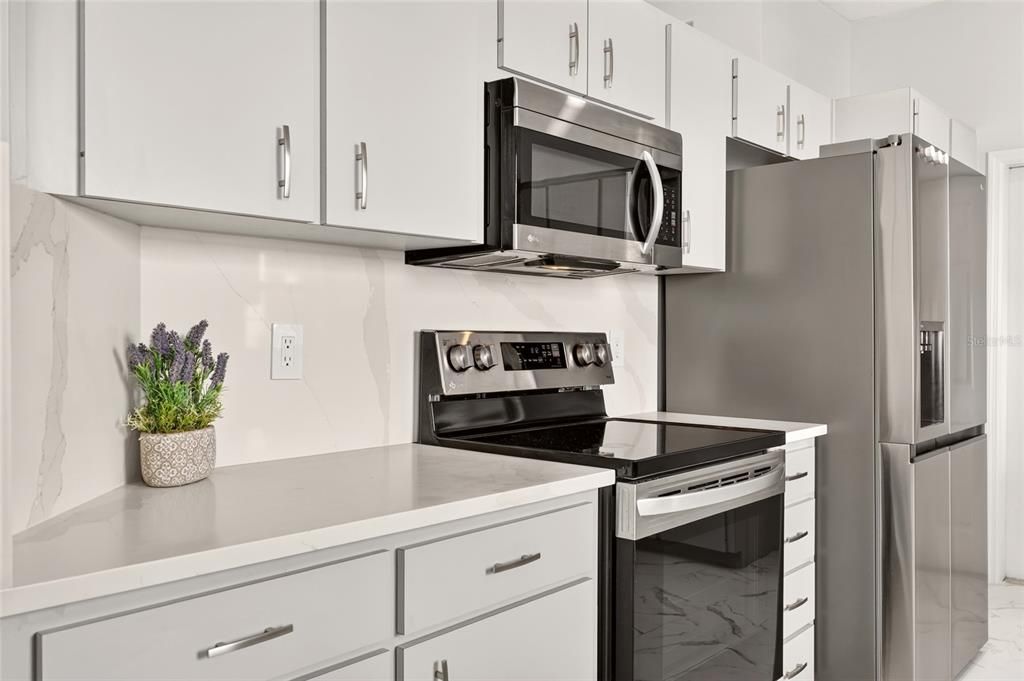 For Sale: $229,000 (2 beds, 2 baths, 1266 Square Feet)