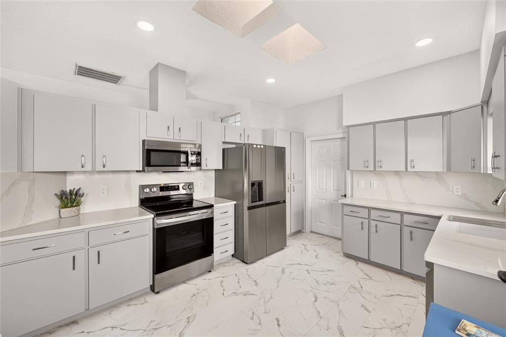 For Sale: $229,000 (2 beds, 2 baths, 1266 Square Feet)