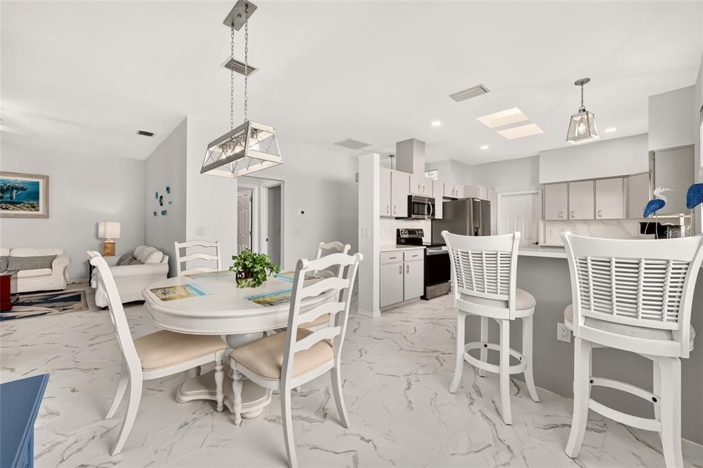 For Sale: $229,000 (2 beds, 2 baths, 1266 Square Feet)