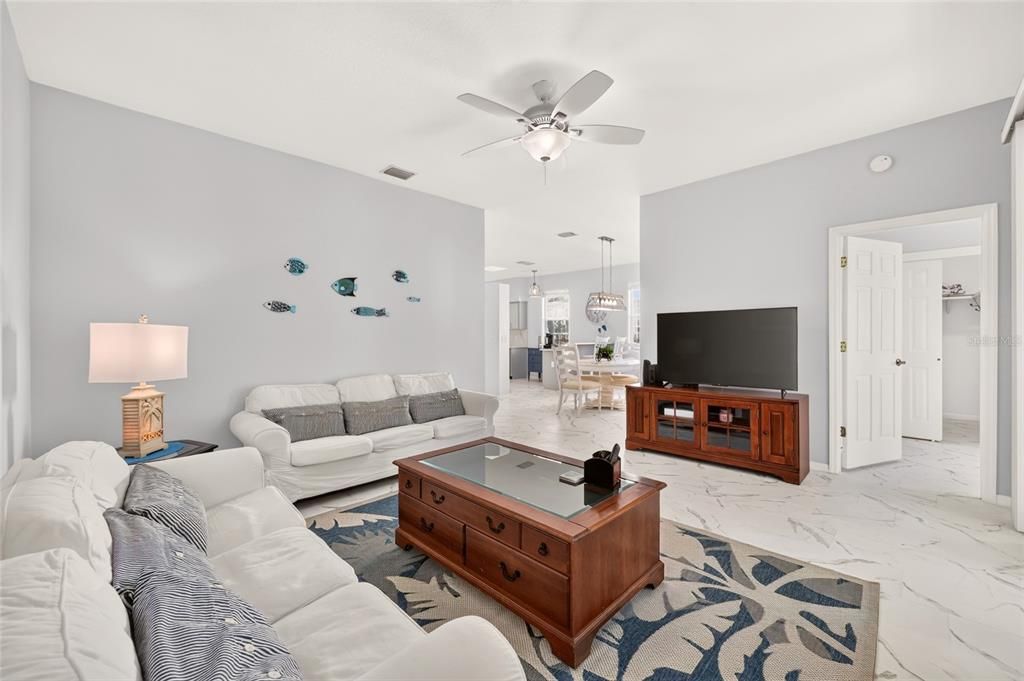 For Sale: $229,000 (2 beds, 2 baths, 1266 Square Feet)