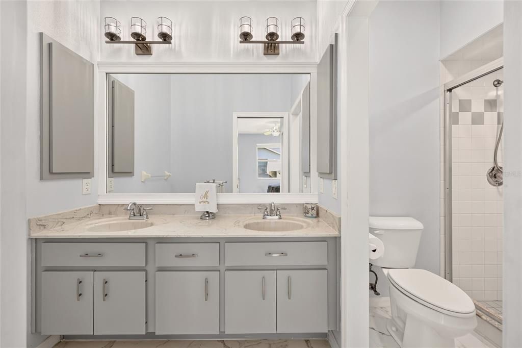 For Sale: $229,000 (2 beds, 2 baths, 1266 Square Feet)