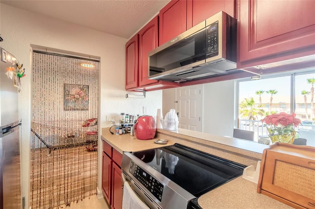 For Sale: $195,000 (2 beds, 1 baths, 992 Square Feet)