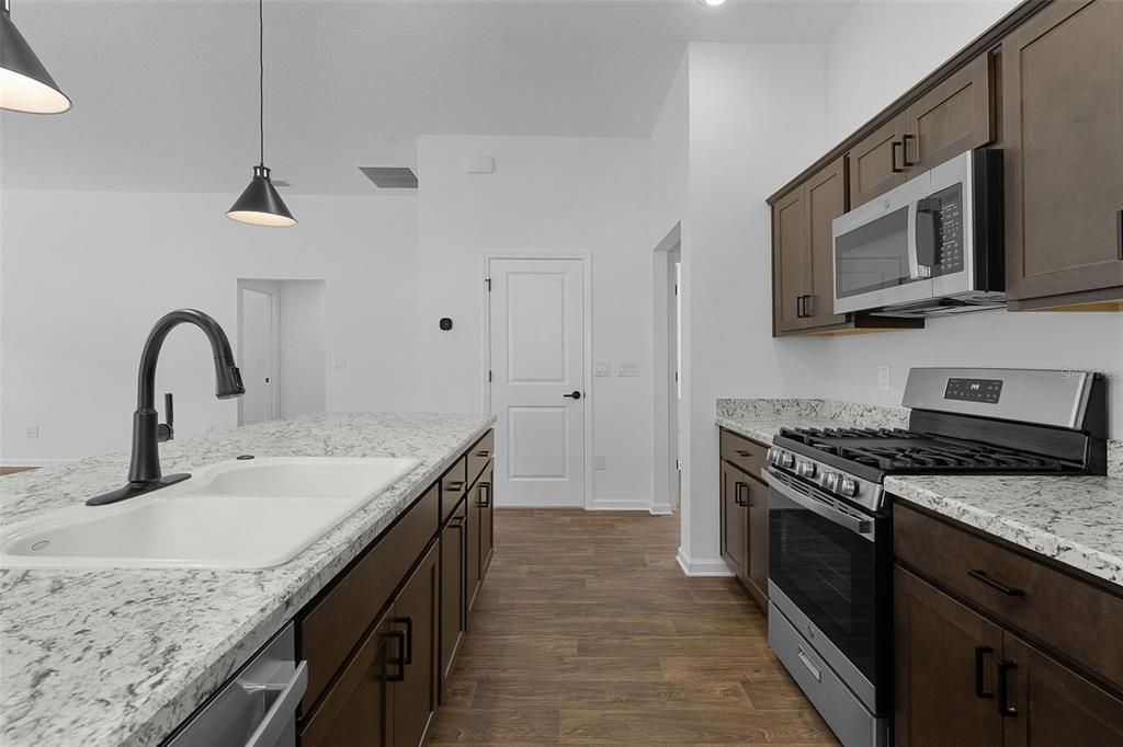 For Sale: $439,000 (3 beds, 2 baths, 1647 Square Feet)