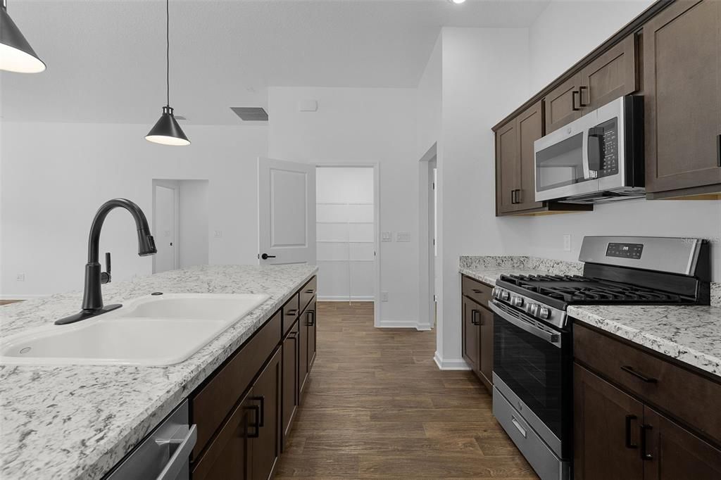 For Sale: $439,000 (3 beds, 2 baths, 1647 Square Feet)