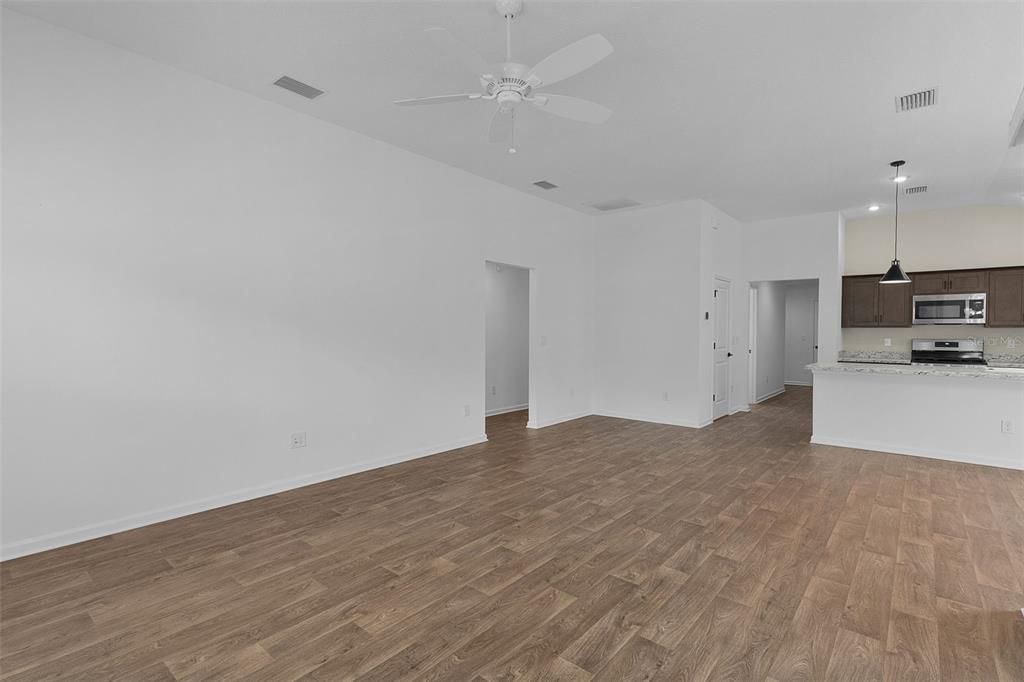 For Sale: $439,000 (3 beds, 2 baths, 1647 Square Feet)
