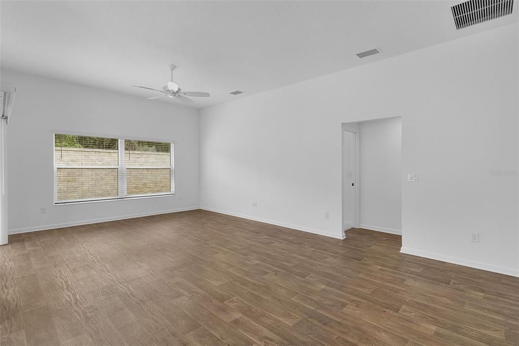 For Sale: $439,000 (3 beds, 2 baths, 1647 Square Feet)