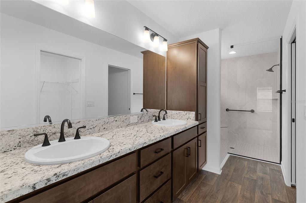 For Sale: $439,000 (3 beds, 2 baths, 1647 Square Feet)