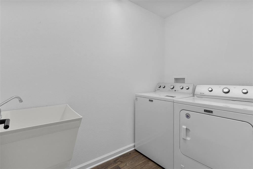For Sale: $439,000 (3 beds, 2 baths, 1647 Square Feet)