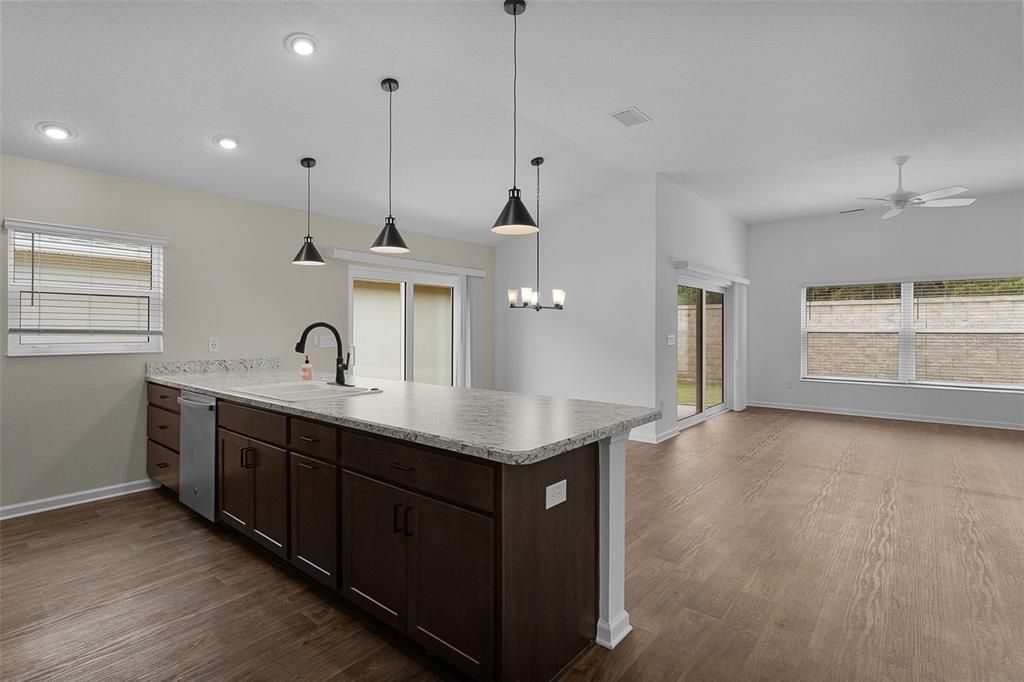 For Sale: $439,000 (3 beds, 2 baths, 1647 Square Feet)