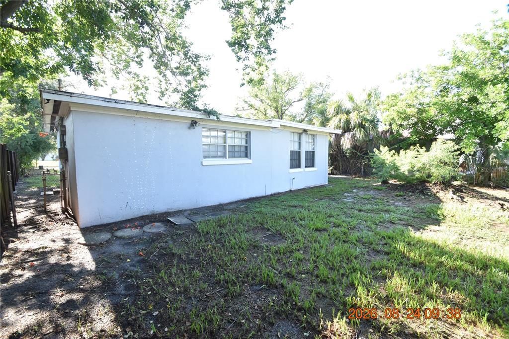 For Rent: $2,675 (4 beds, 2 baths, 2200 Square Feet)