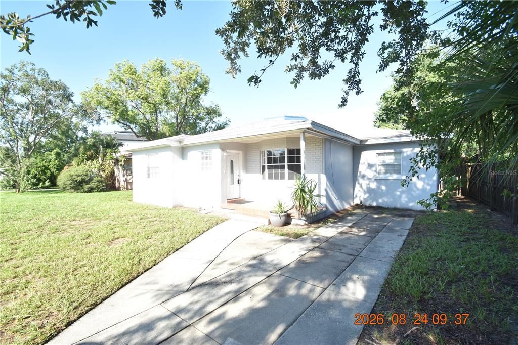 For Rent: $2,675 (4 beds, 2 baths, 2200 Square Feet)